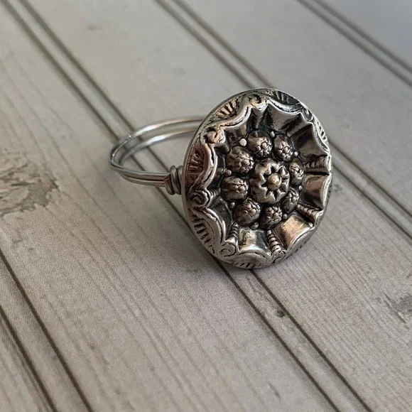 HANDMADE‎ VINTAGE BUTTON RING - Picture 11 of 12